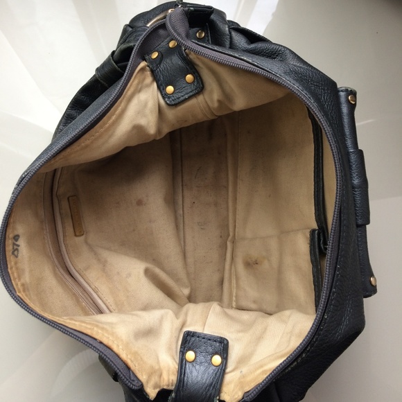 Soft Leather Shoulder Bag - Picture 6 of 7